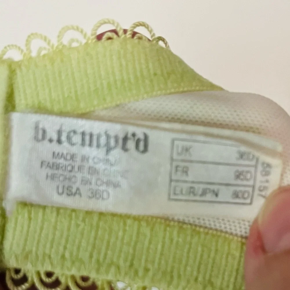 B.tempt’d by Wacoal light green underwire adjustable strap bra, size 36D.